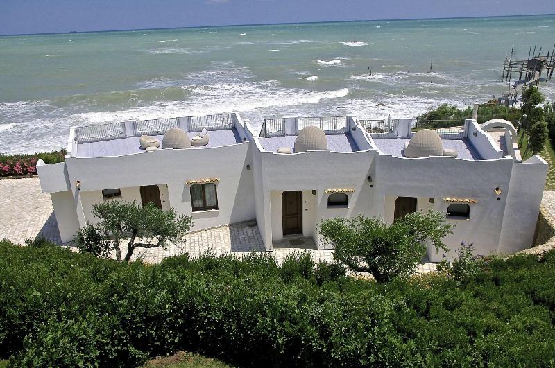 Baia Delphis Resort - Genel