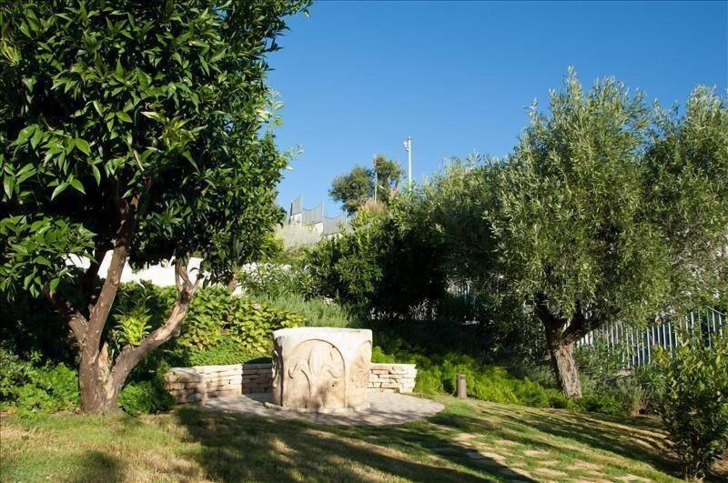 Baia Delphis Resort - Genel