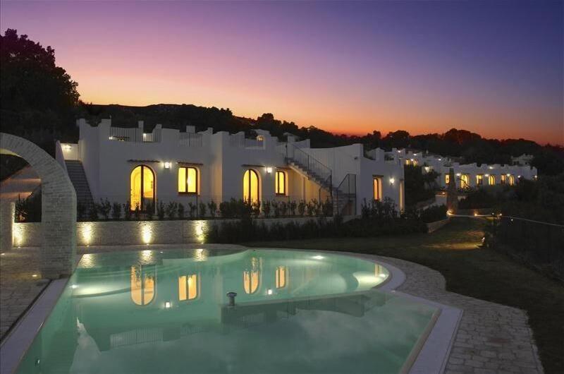 Baia Delphis Resort - Genel
