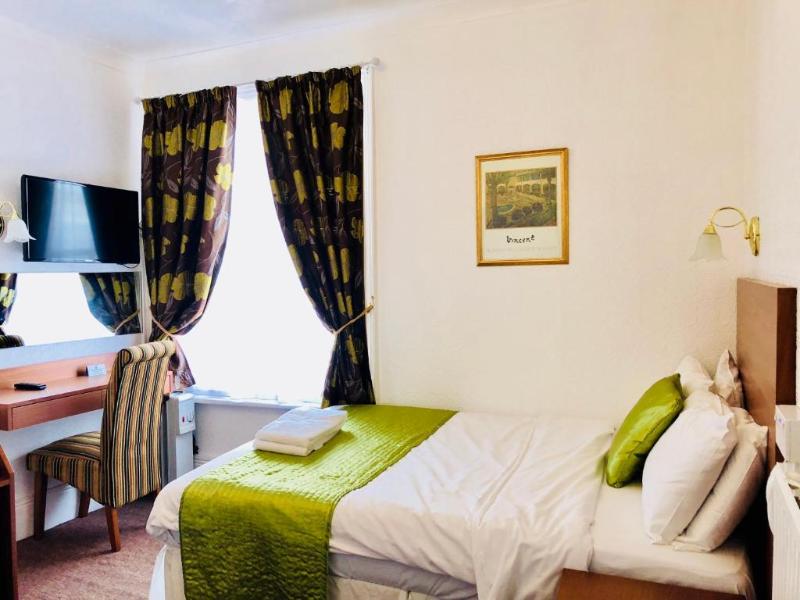 Ilfracombe House Hotel - Oda
