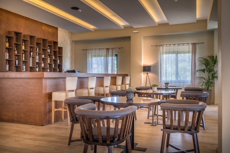 Elegance  Luxury Executive Suites - Bar