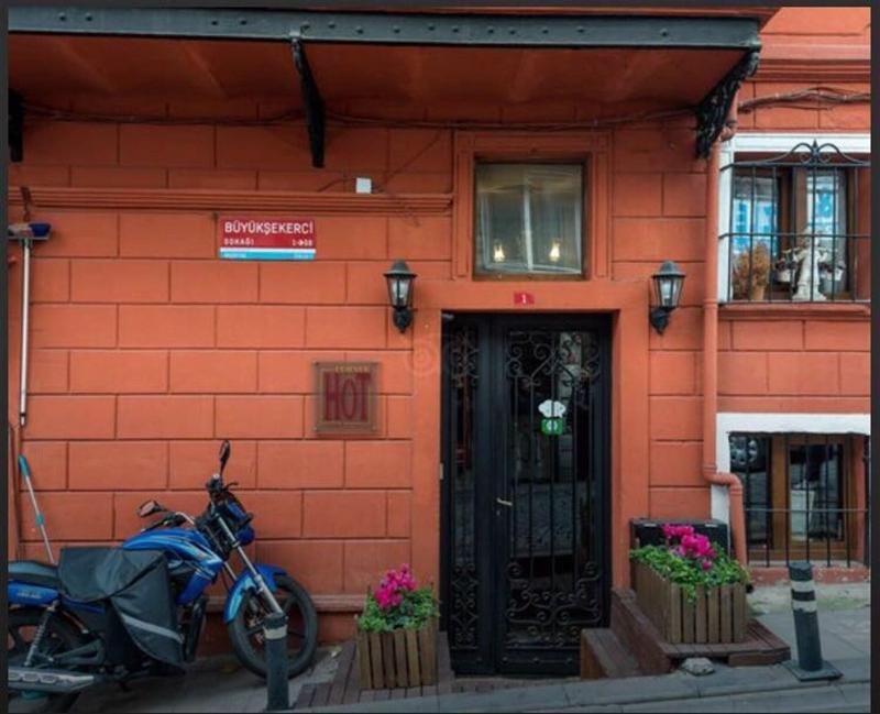 Corner Hot - Genel