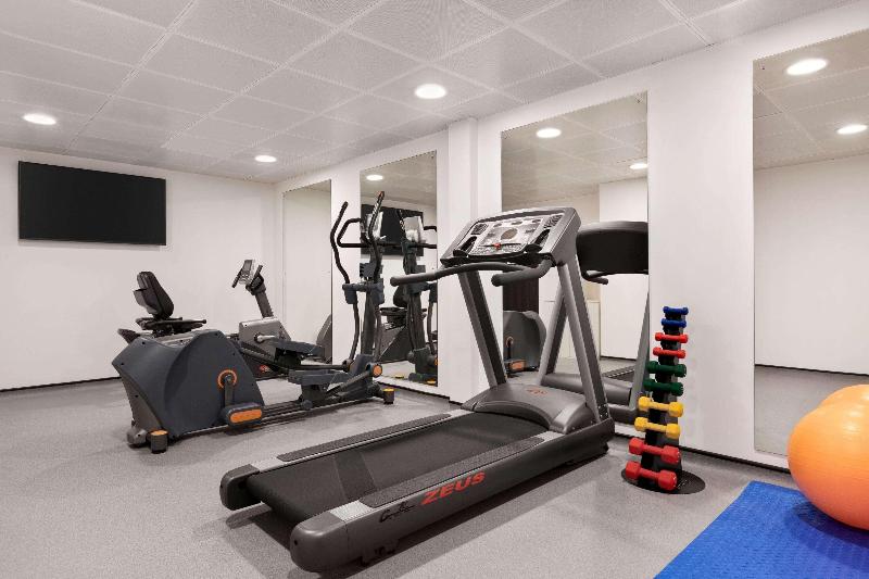 Ramada by Wyndham Cobham - Aktivite