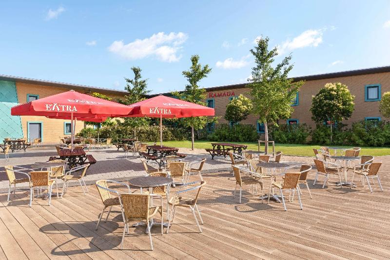 Ramada by Wyndham Cobham - Genel