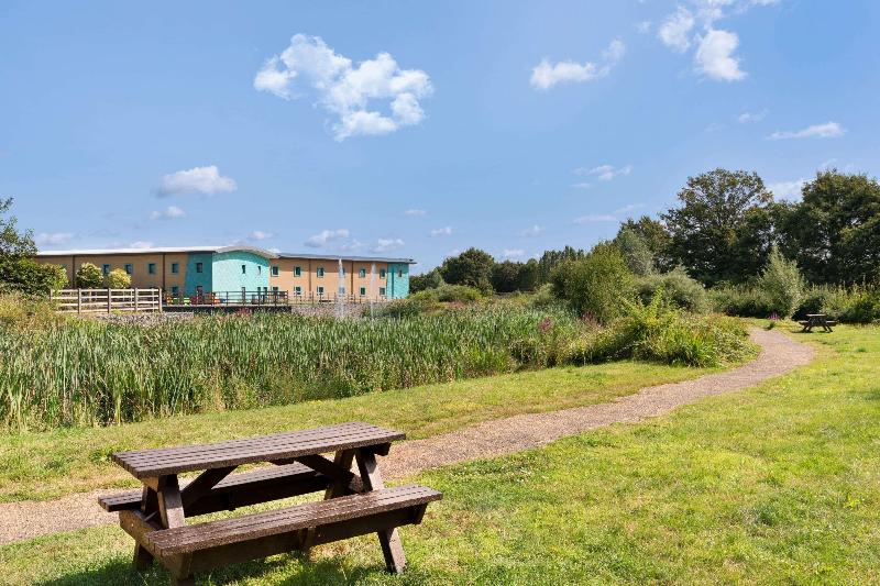 Ramada by Wyndham Cobham - Genel
