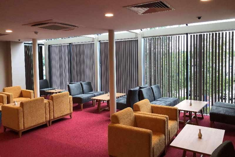 Ramada by Wyndham Cobham - Genel