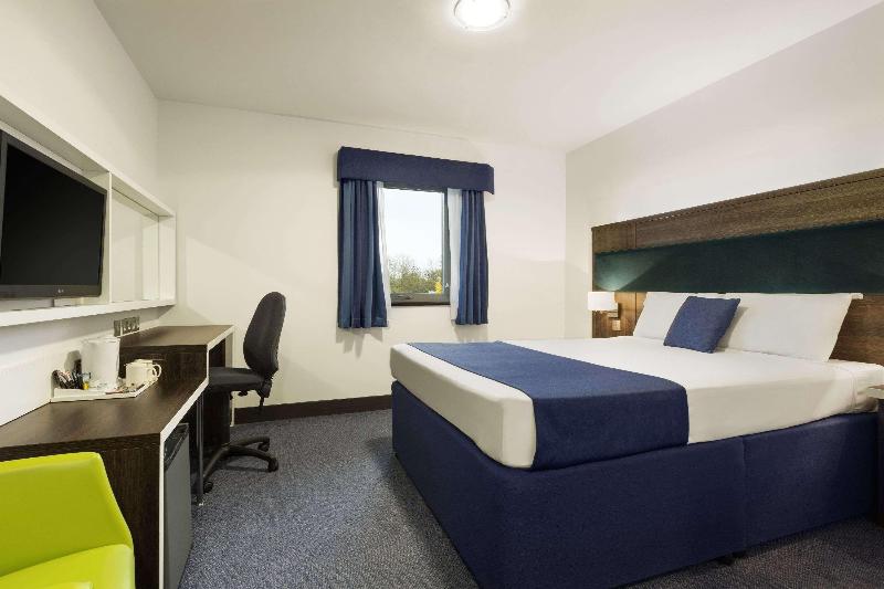 Ramada by Wyndham Cobham - Oda