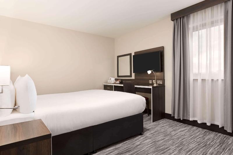 Ramada by Wyndham Cobham - Oda