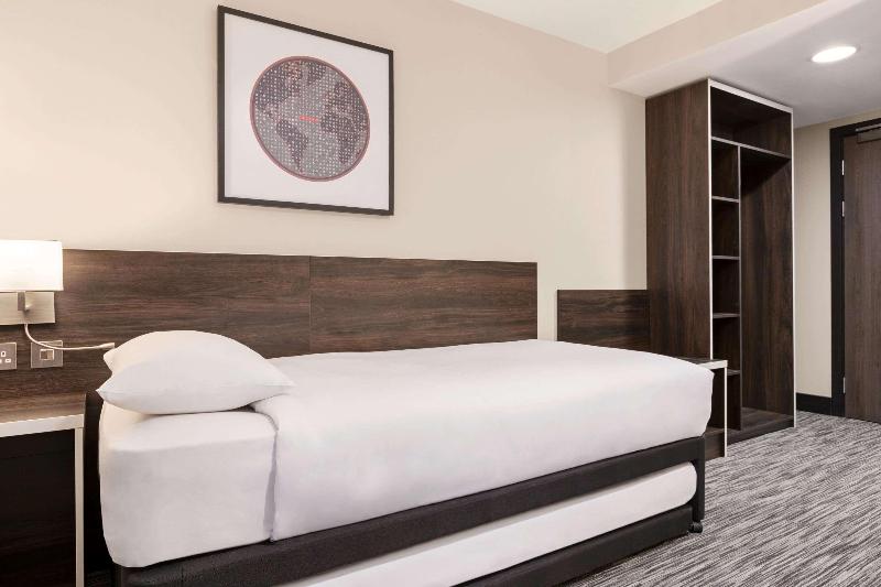 Ramada by Wyndham Cobham - Oda