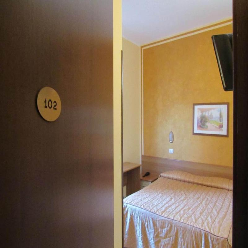 Hotel Nuovo Rondo   Sesto San Giovanni - Oda