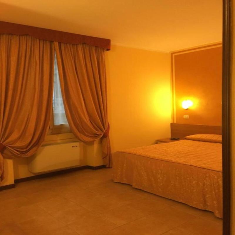 Hotel Nuovo Rondo   Sesto San Giovanni - Oda