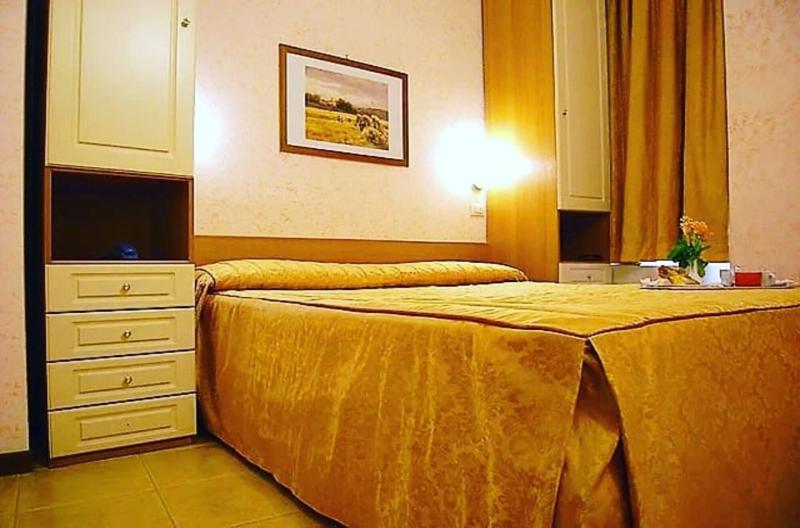 Hotel Nuovo Rondo   Sesto San Giovanni - Oda