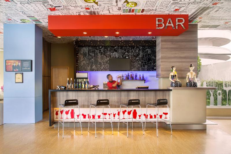 ibis Surabaya City Center - Bar