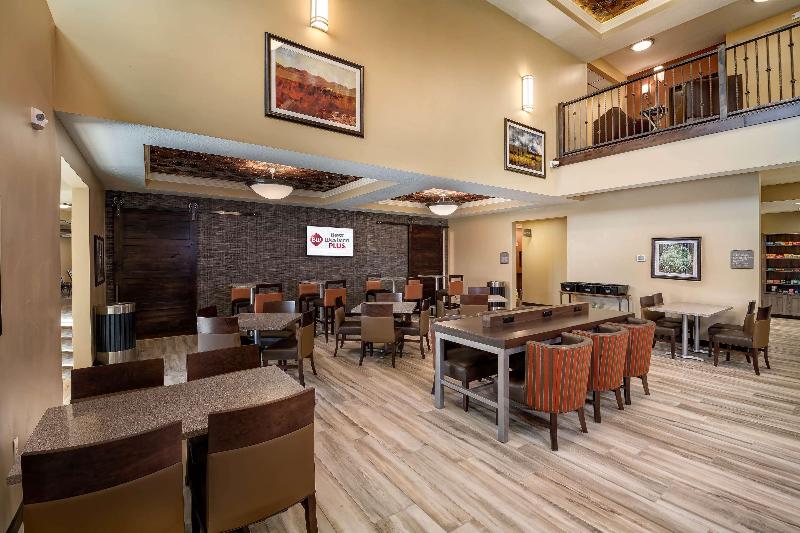Best Western Plus Hotel Bahnhof - Lobi