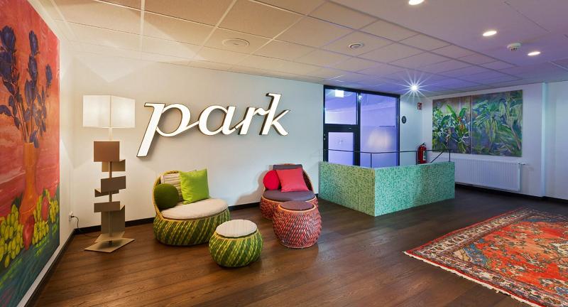 At the Park Hotel - Aktivite