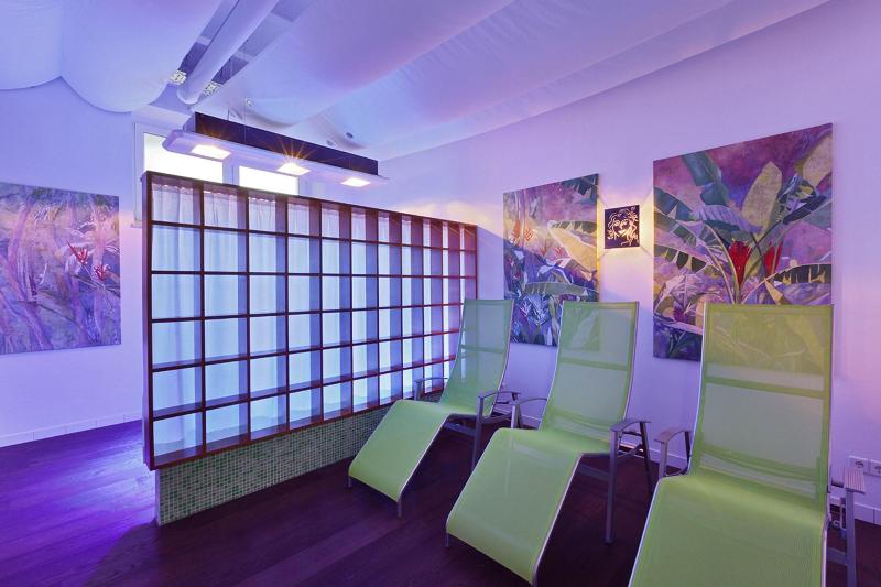 At the Park Hotel - Aktivite