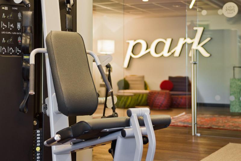 At the Park Hotel - Aktivite