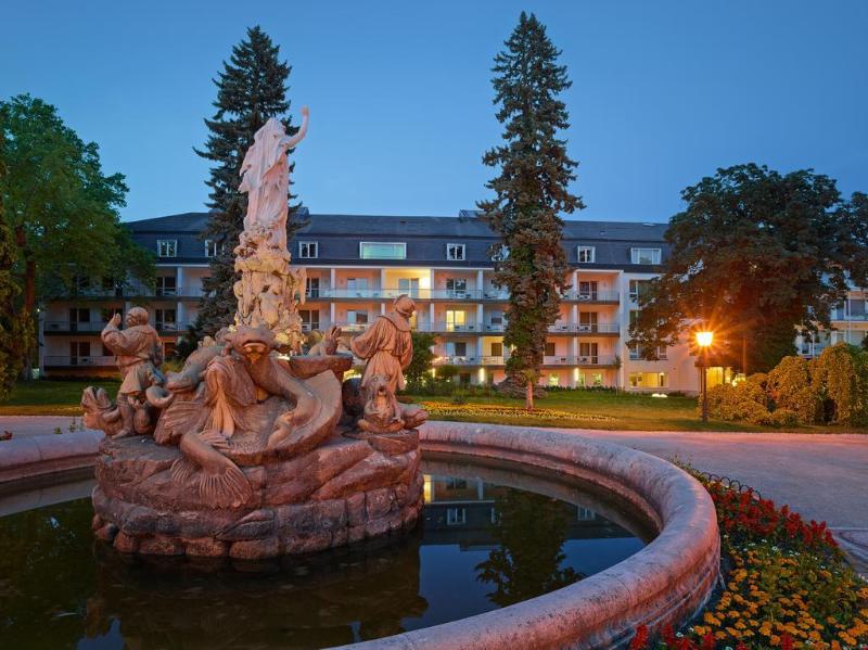 At the Park Hotel - Genel