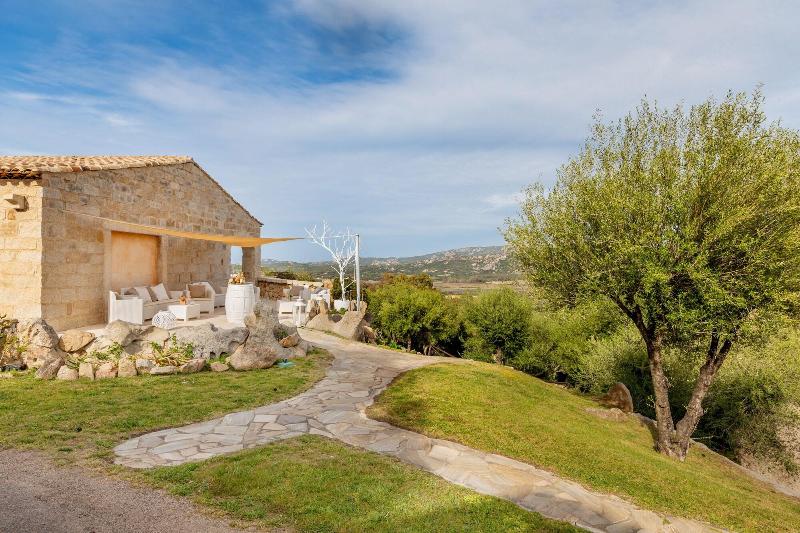 Hotel S'Olias - Genel