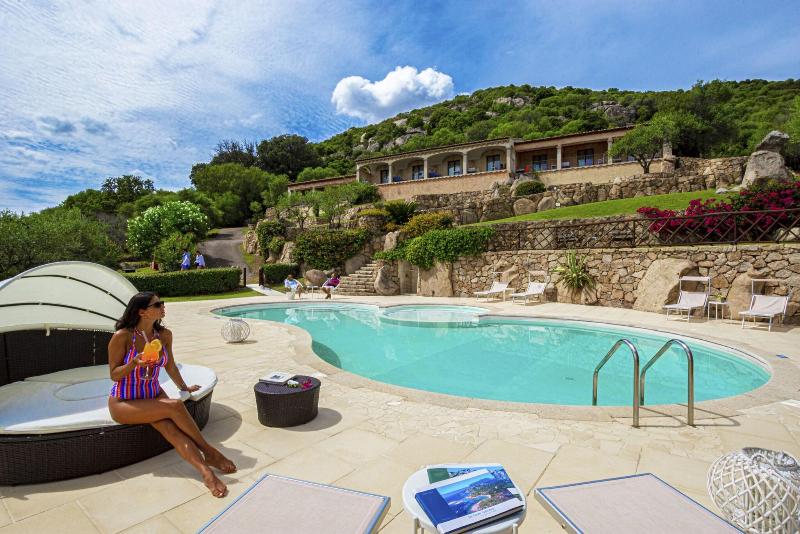 Hotel S'Olias - Genel