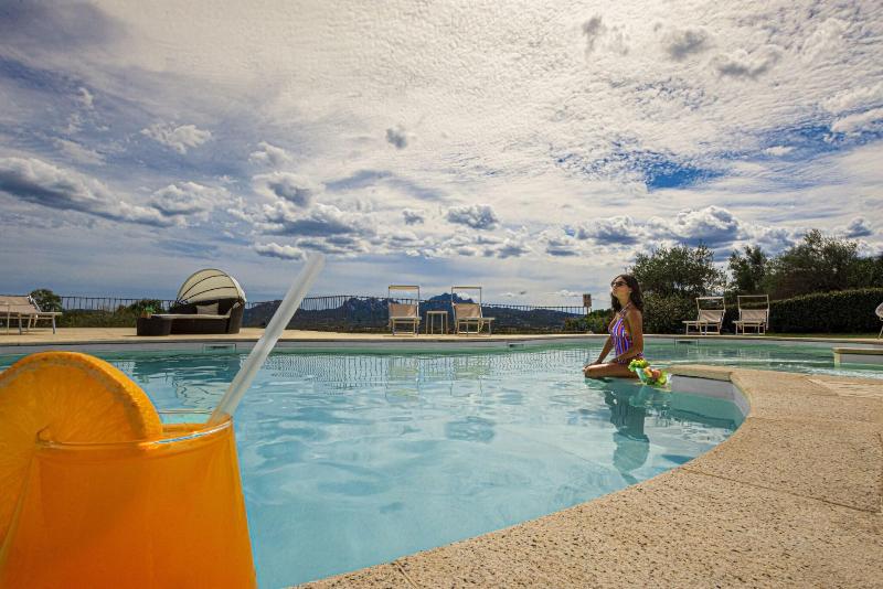 Hotel S'Olias - Havuz