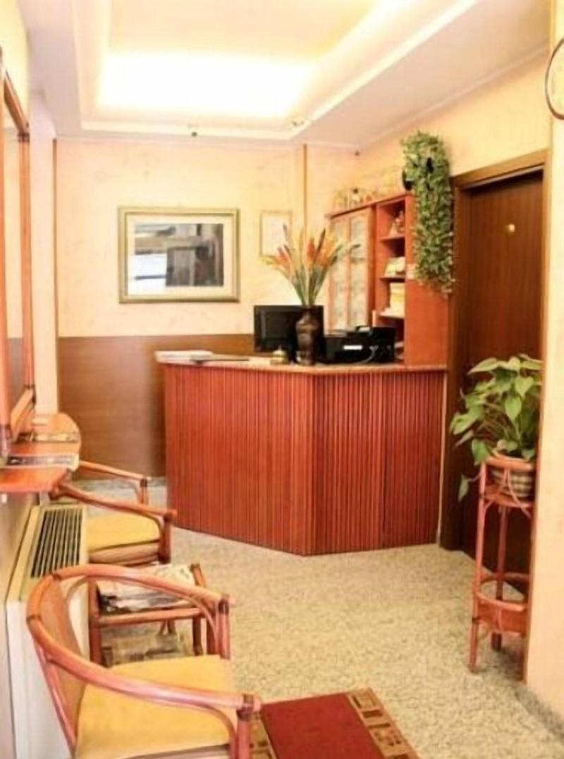 Hotel La Caravella   Milano - Lobi