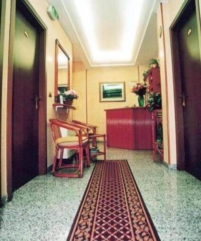 Hotel La Caravella   Milano - Lobi