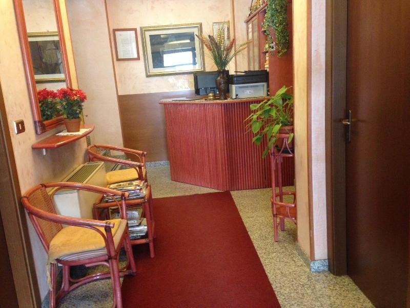 Hotel La Caravella   Milano - Lobi