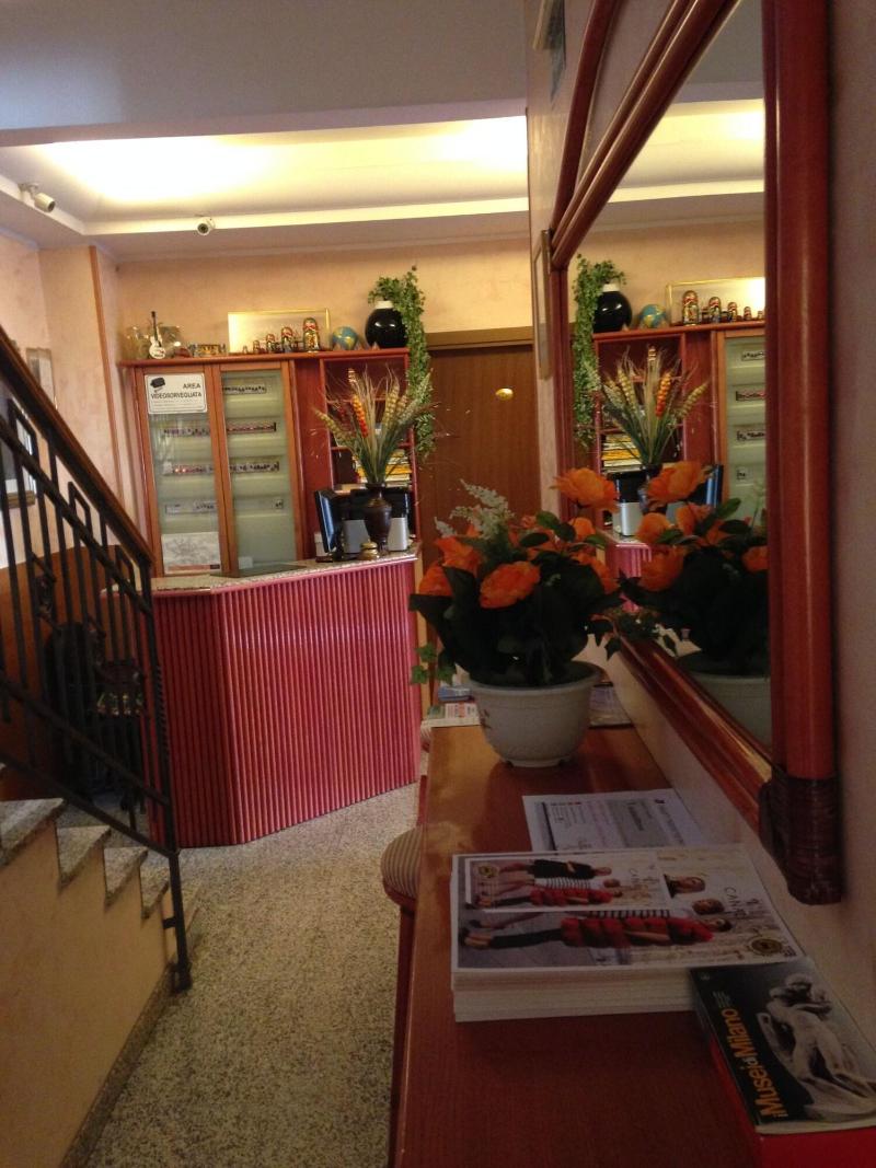 Hotel La Caravella   Milano - Lobi