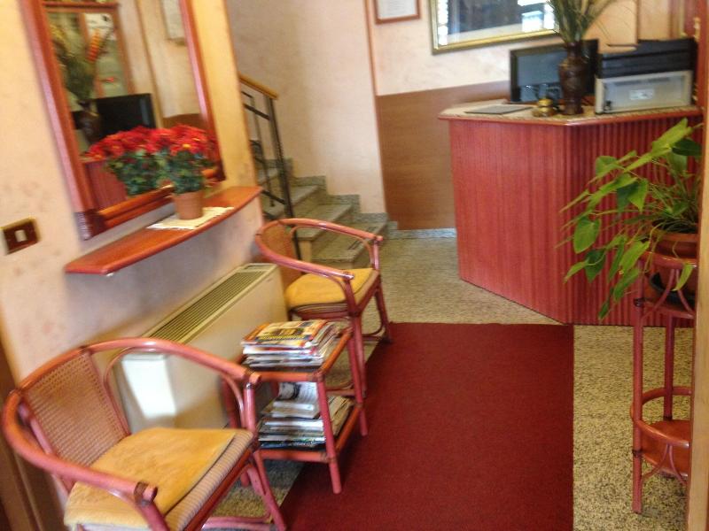 Hotel La Caravella   Milano - Lobi