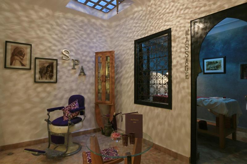 Riad Houdou - Aktivite