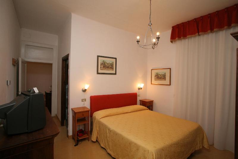 Hotel Roma   Scanno - Oda