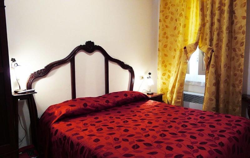 Hotel Roma   Scanno - Oda
