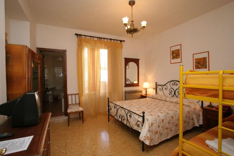 Hotel Roma   Scanno - Oda