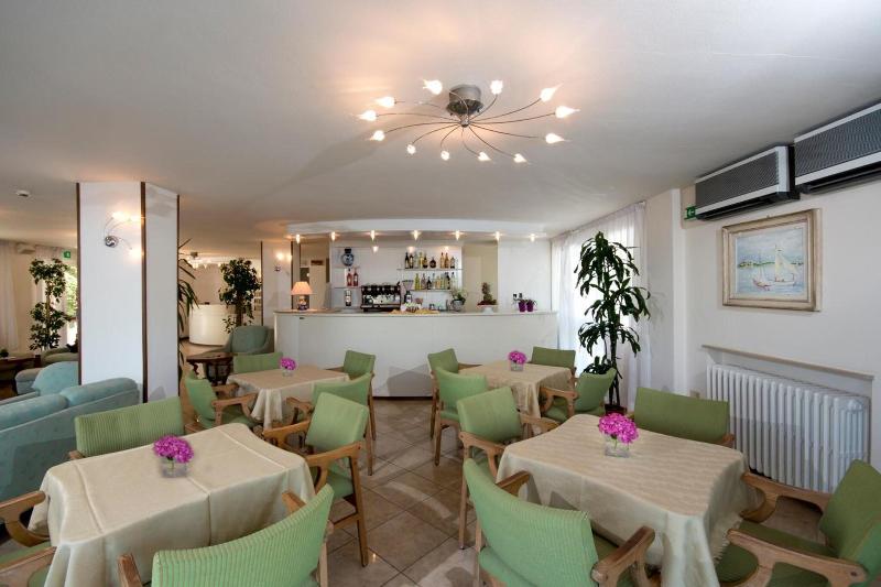 Hotel Diplomatic - Bar