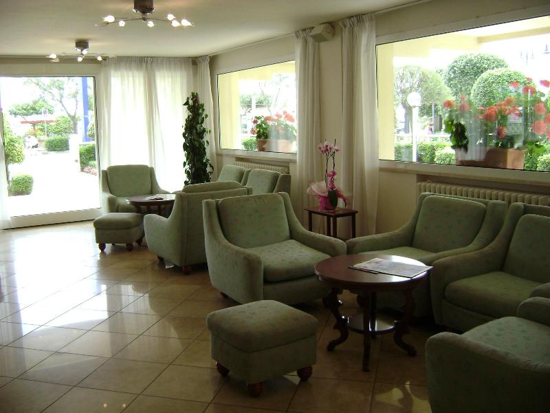 Hotel Diplomatic - Lobi