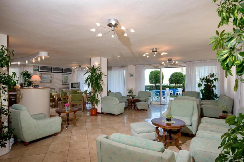 Hotel Diplomatic - Lobi