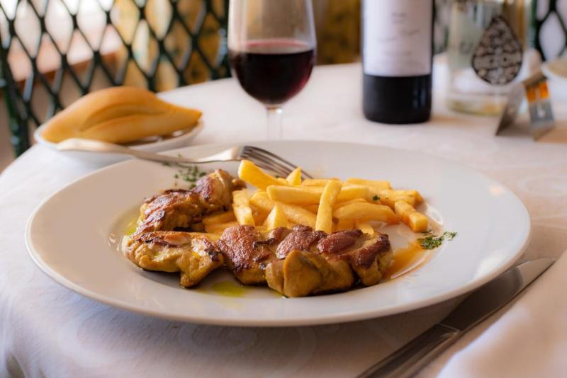Hotel Pato Rojo - Restoran