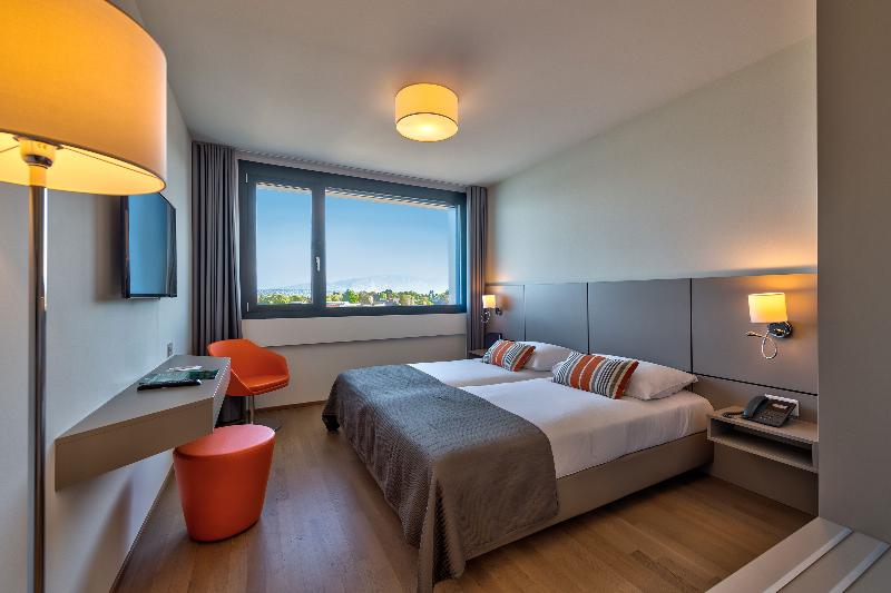 Lake Geneva Hotel - Oda