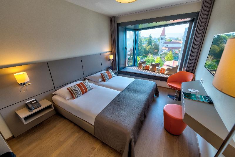 Lake Geneva Hotel - Oda