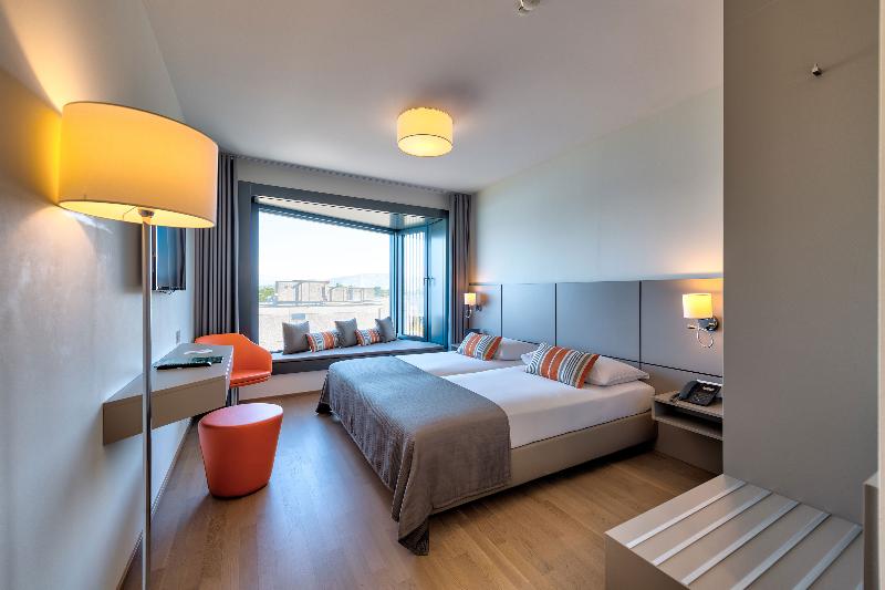 Lake Geneva Hotel - Oda
