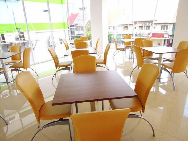 Whiz Hotel Cikini Jakarta - Restoran
