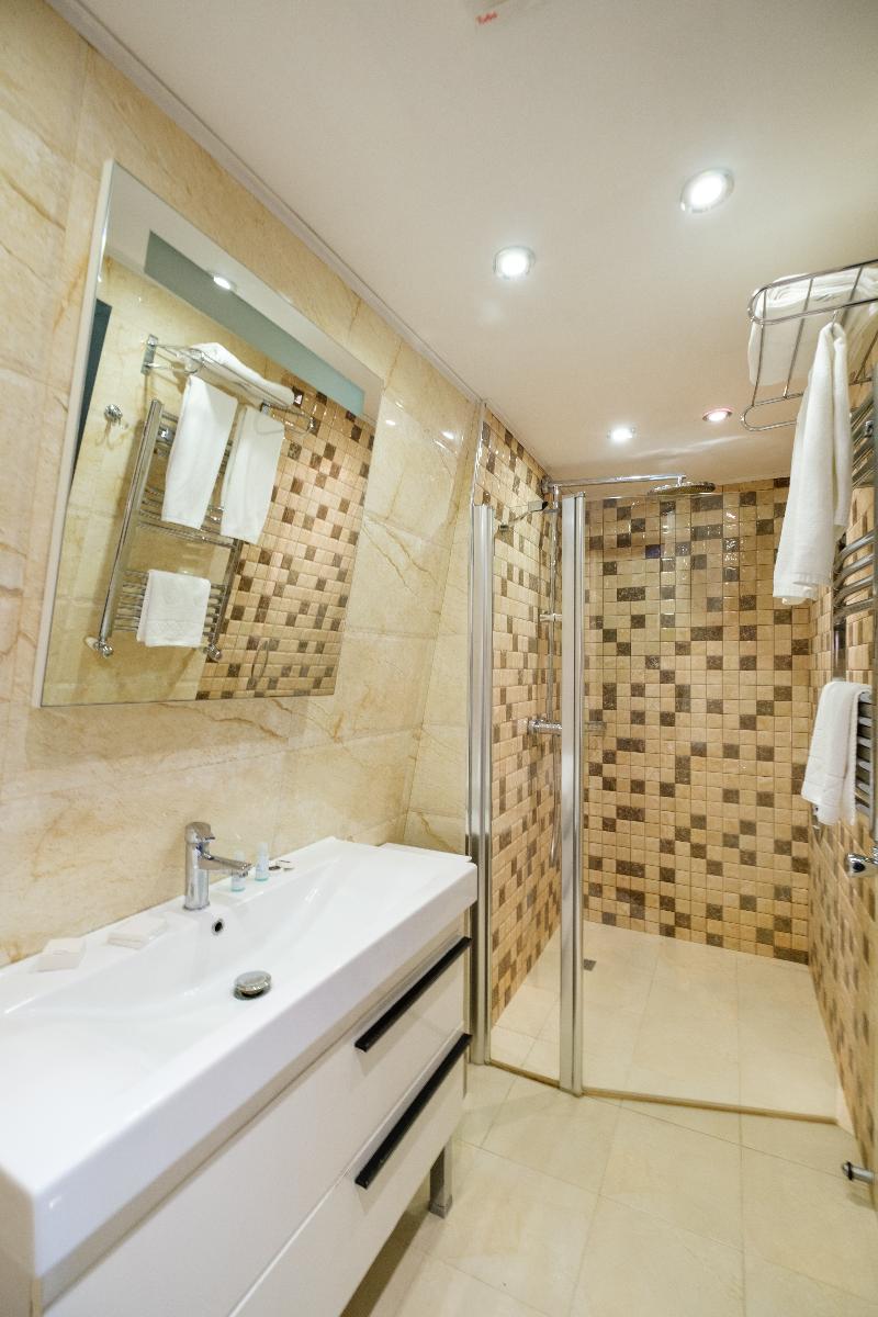Maestro Hotel Baku - Oda