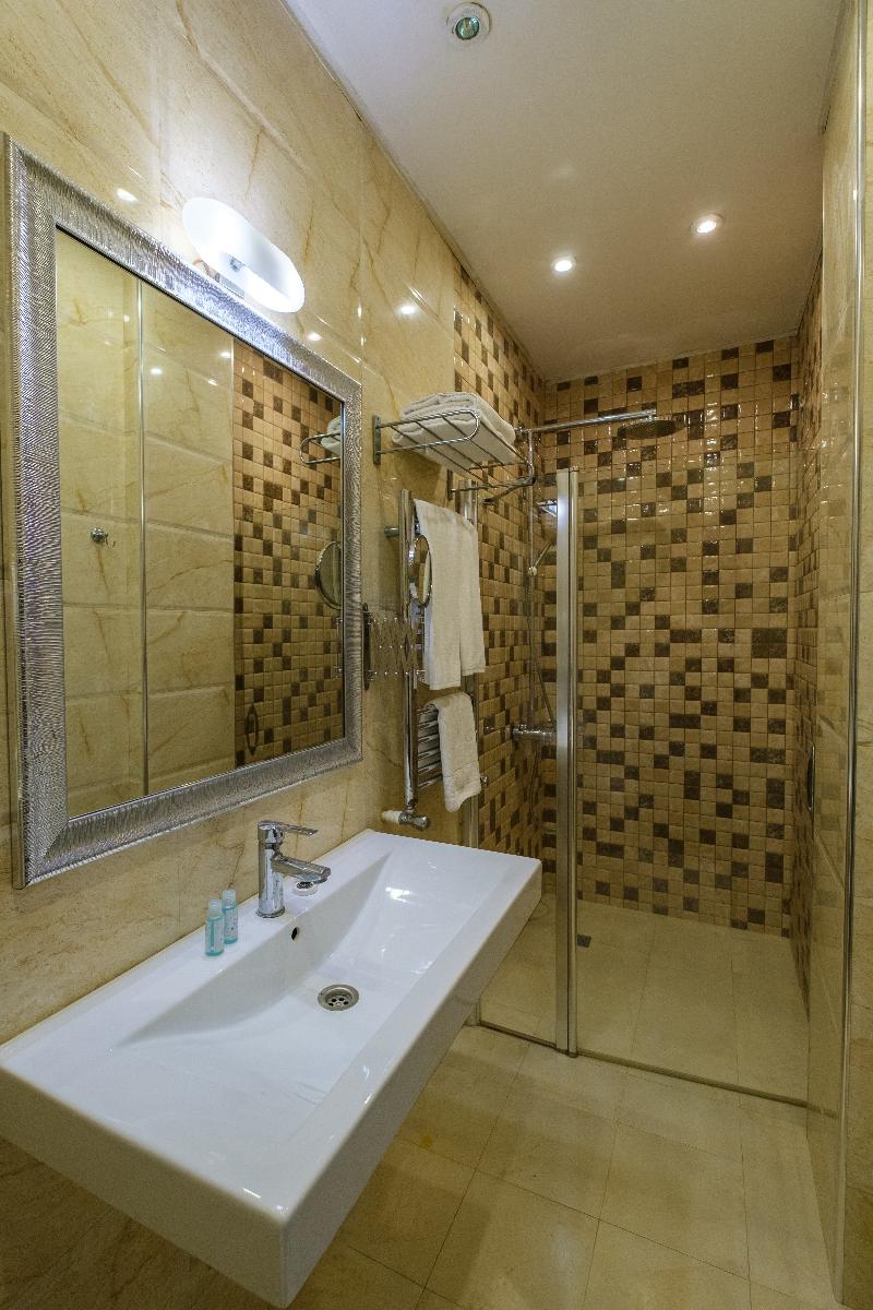 Maestro Hotel Baku - Oda