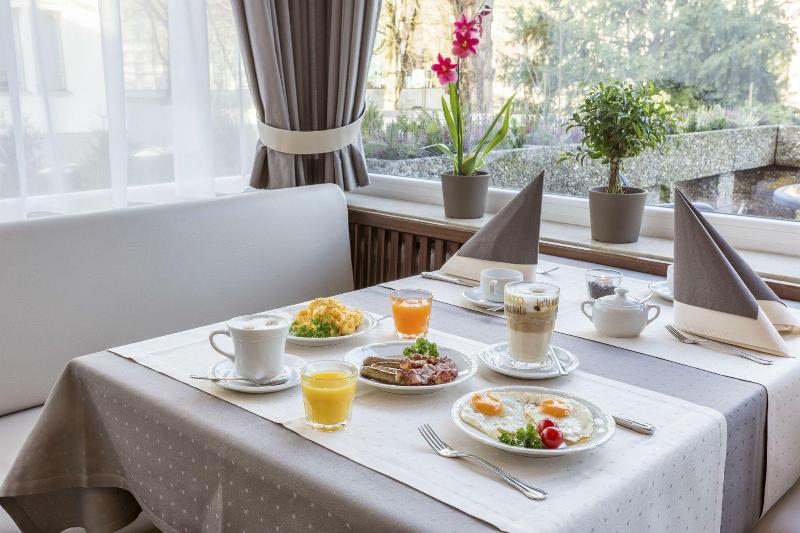 Villa Westend Hotel an der Messe - Genel