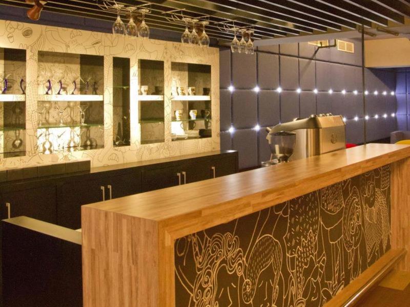 Ibis Padang - Bar