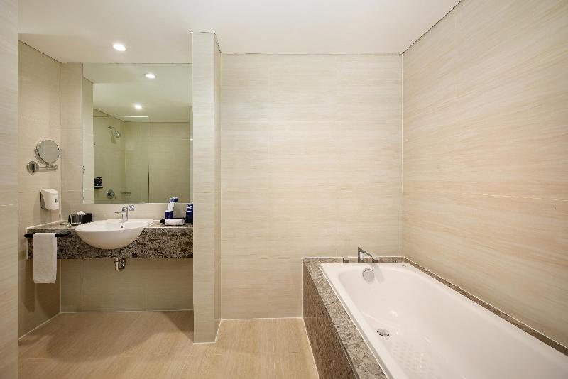 Aston Inn Pantai Losari Makassar - Oda