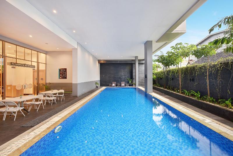Aston Inn Pantai Losari Makassar - Havuz