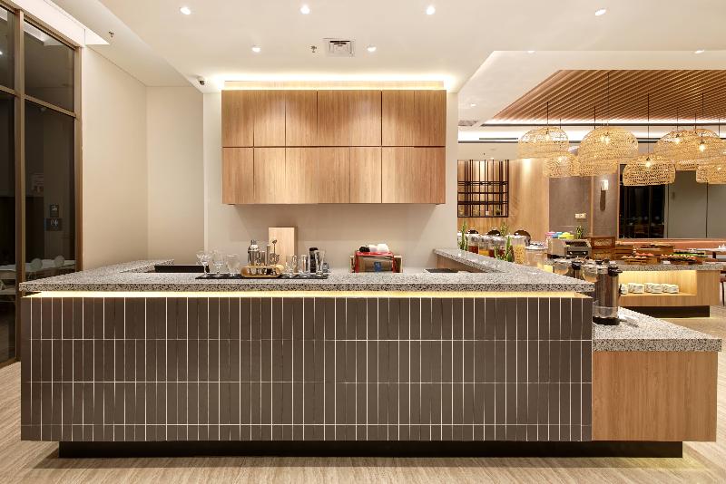 Aston Inn Pantai Losari Makassar - Restoran