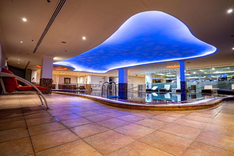 DoubleTree by Hilton Dhahran - Havuz